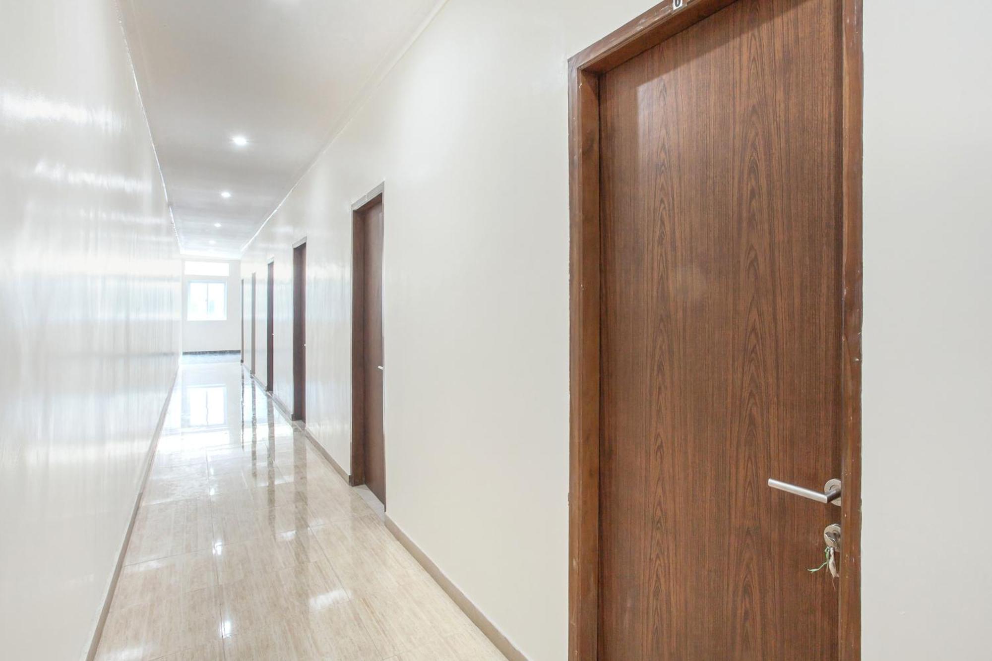 Super Oyo Capital O 134 Lg Residence Surabaya Exterior photo